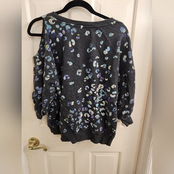 Democracy Cold Shoulder Leopard Print Sweatchirt Gray Size 1x - Picture 5 of 5